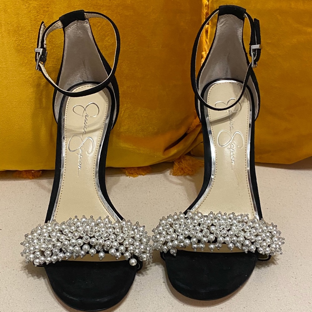 Gorgeous black heels with pearl detail